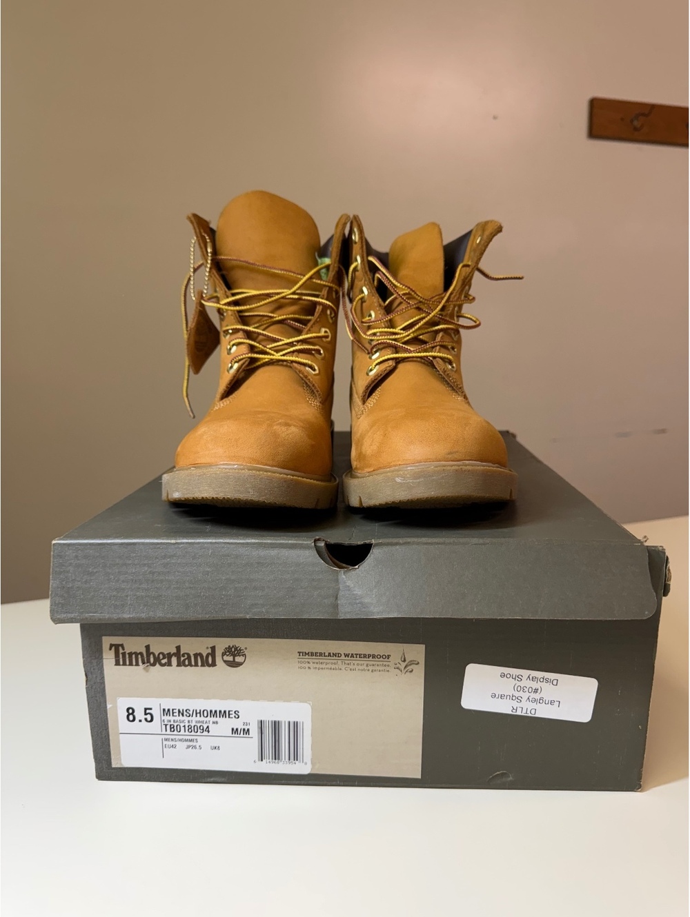 Timberland Men's Waterproof Classic Six Inch Boots Size 8.5